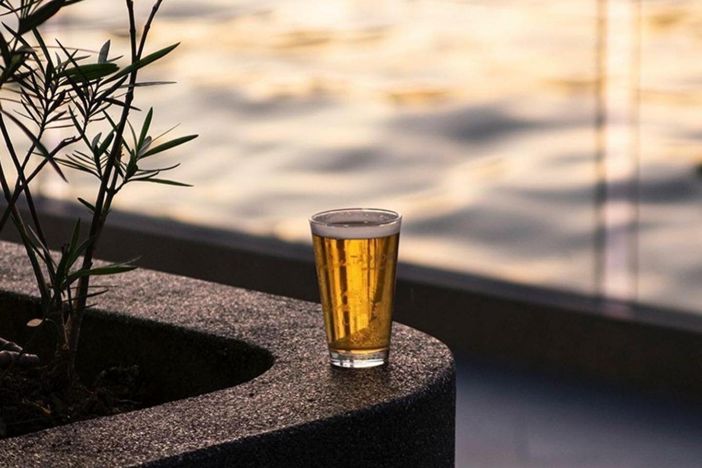 The Salil Hotel Riverside Бангкок Экстерьер фото A glass of beer